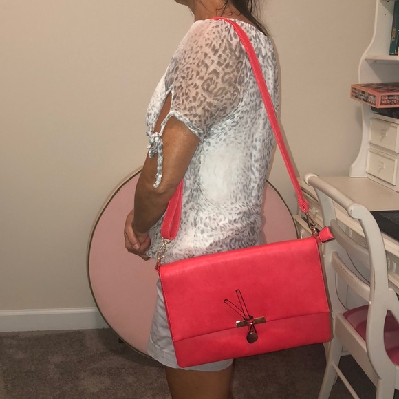 Red Shoulder Purse - Picture 4 of 6